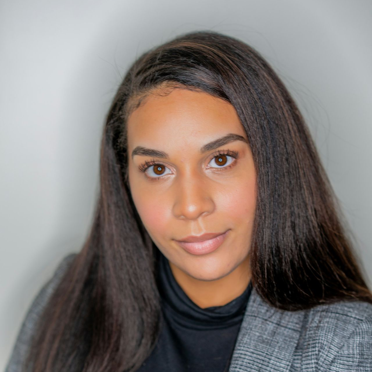 woman in gray and black scarf